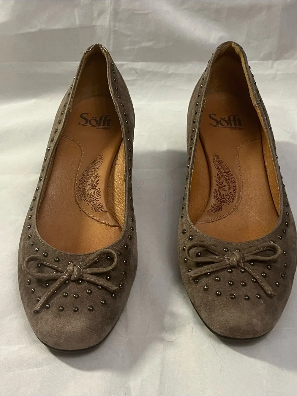 Sofft Taupe Suede Studded Bow Heels 6W